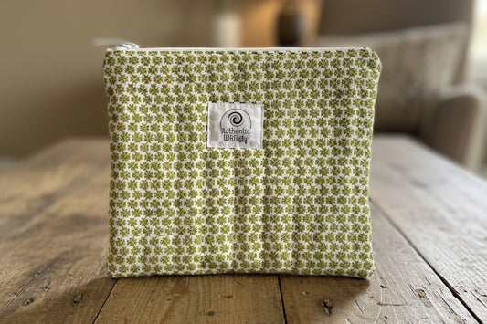 Green clover pouch 